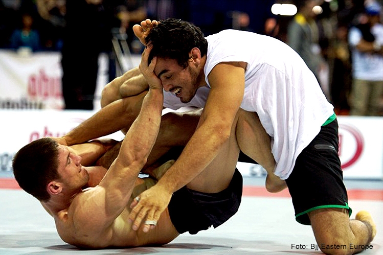 Cláudio Calasans desafia a invencibilidade de Leandro Lo em um combate sem kimono na luta especial do GP dos Médios.
