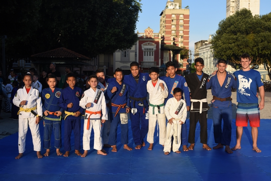 Criançada dos times de Espen e Isaque empolgam publico de Manaus em treino aberto 