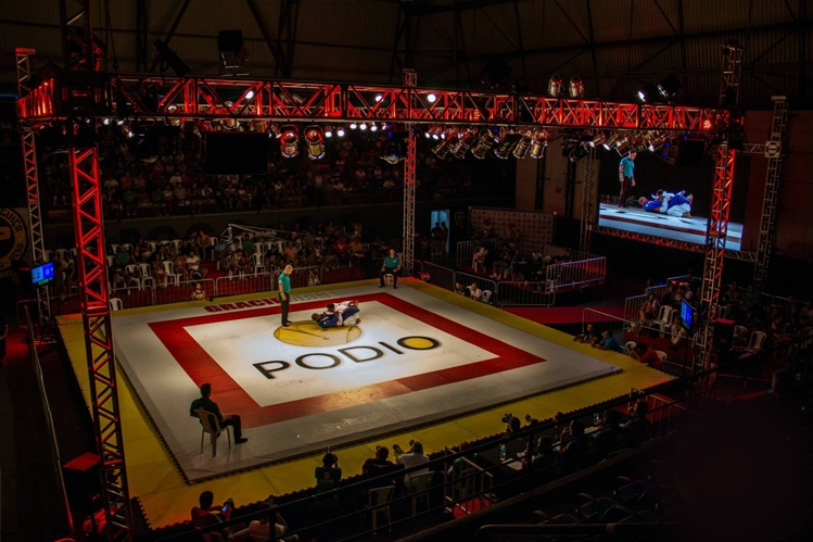 Com seis lutas e cinco finalizações, Rodolfo Vieira é bicampeão dos pesados da Copa Podio.